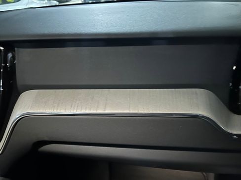 Certified 2025 Volvo XC60 B5 Plus image 22