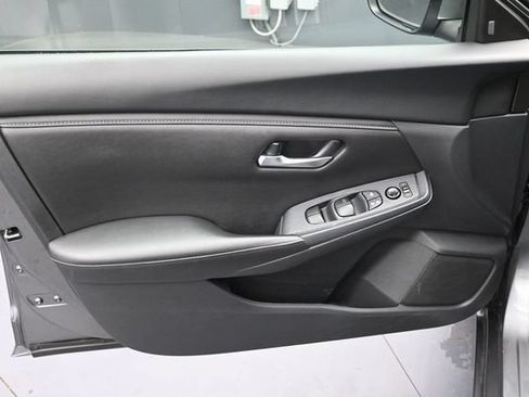 Used 2024 Nissan Sentra SV FWD image 17