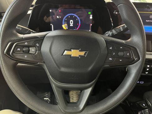 Used 2025 Chevrolet Trax LT image 28