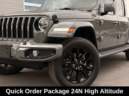 Used 2022 Jeep Gladiator Overland image 3