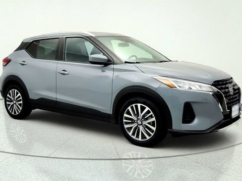 Used 2021 Nissan Kicks SV FWD image 3