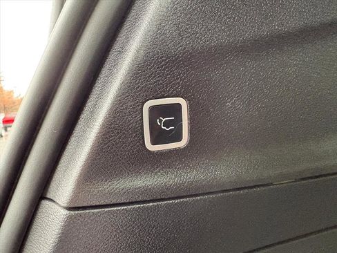 Used 2020 Chrysler Pacifica Touring-L w/ Advanced Safetytec Group image 22