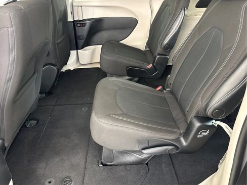 Used 2023 Chrysler Voyager LX FWD image 14
