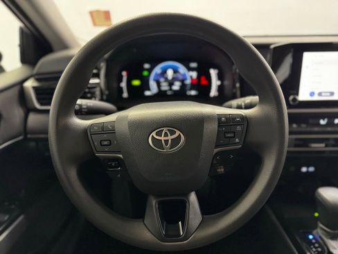 Used 2025 Toyota Camry LE image 19