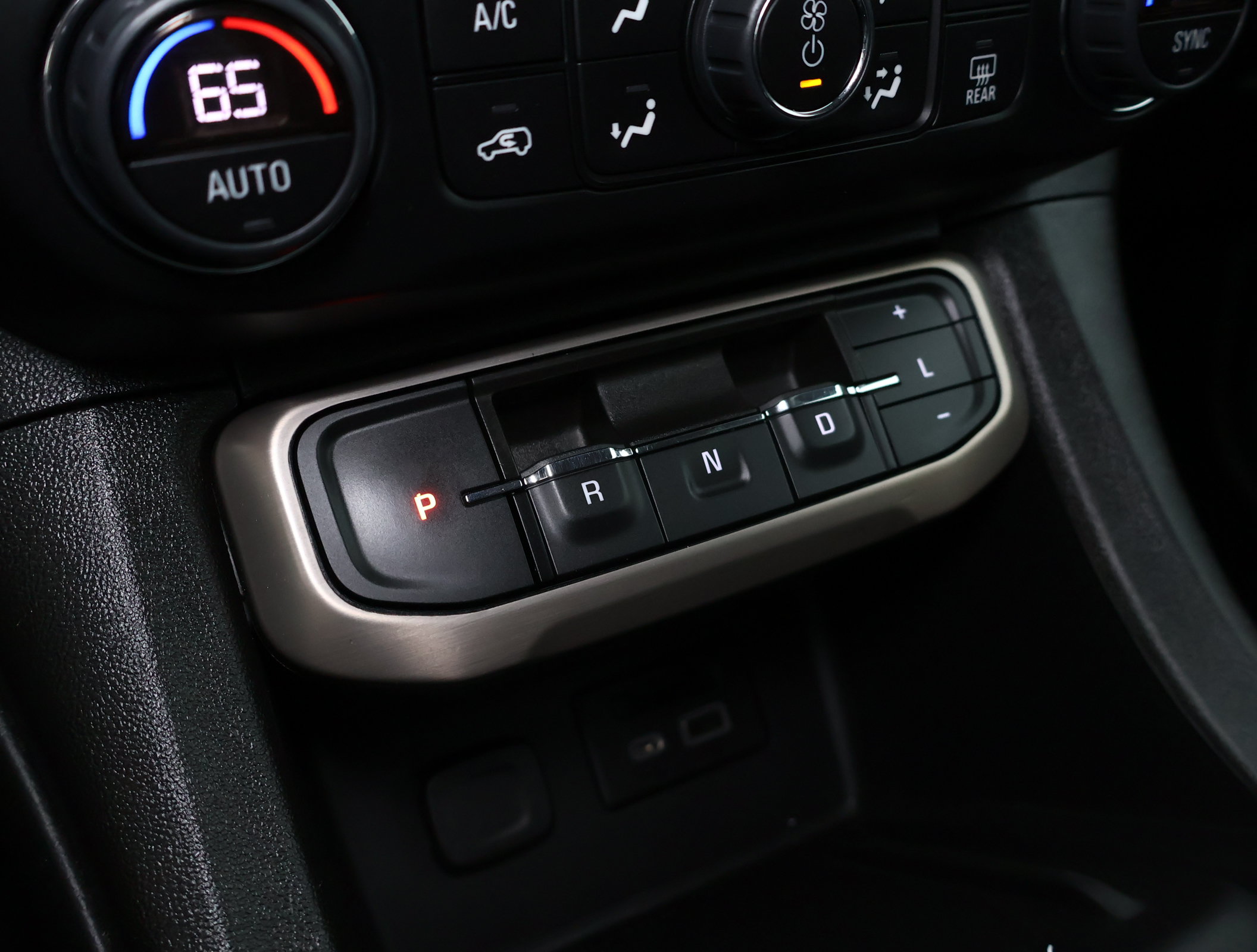 Used 2023 GMC Acadia Denali FWD image 23