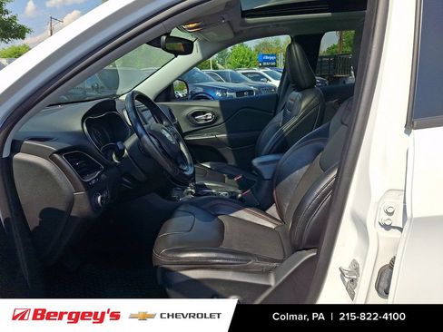 Used 2021 Jeep Cherokee Trailhawk w/ Sun, Sound & Nav Group AWD/4WD image 16