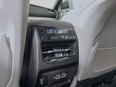 Used 2022 Jeep Grand Cherokee L Overland w/ Luxury Tech Group IV AWD/4WD image 29