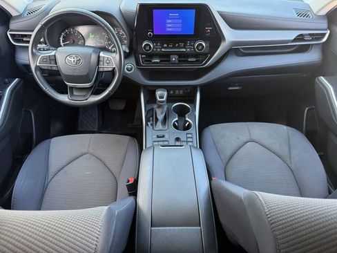 Used 2024 Toyota Highlander LE image 11