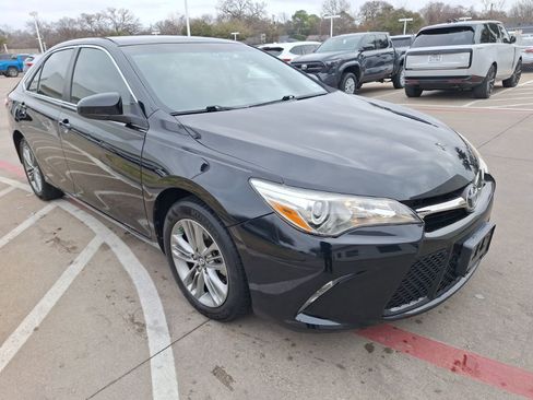 Used 2017 Toyota Camry SE image 9