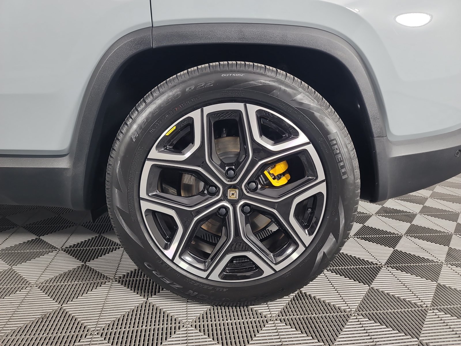 Used 2024 Rivian R1S Adventure Quad AWD/4WD image 10