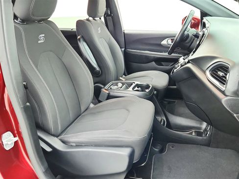 Used 2018 Chrysler Pacifica Touring Plus w/ S Appearance Package FWD image 35