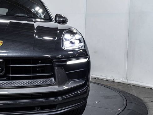 Certified 2025 Porsche Macan Turbo AWD/4WD image 19