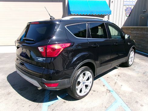 Used 2019 Ford Escape Titanium image 5