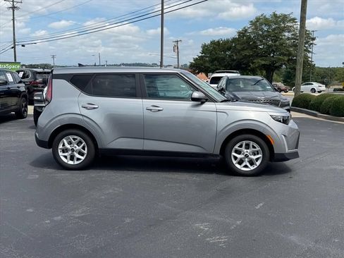 Certified 2025 Kia Soul LX w/ LX Technology Package FWD image 2