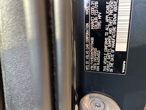 Used 2022 Volvo XC40 T5 R-Design w/ Advanced Package image 43