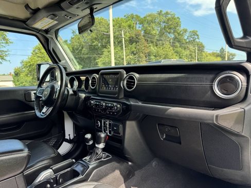 Used 2018 Jeep Wrangler Unlimited Sahara w/ Dual Top Group AWD/4WD image 30