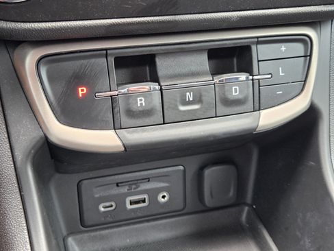Used 2024 GMC Terrain Denali w/ Denali Premium Package AWD/4WD image 17