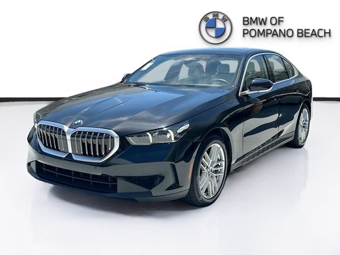 Used 2024 BMW 530i w/ Convenience Package RWD image 3