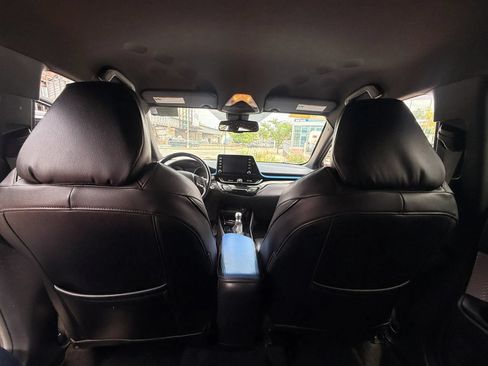 Used 2019 Toyota C-HR XLE FWD image 27
