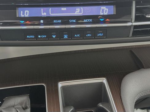 Used 2024 Toyota Sienna LE image 23