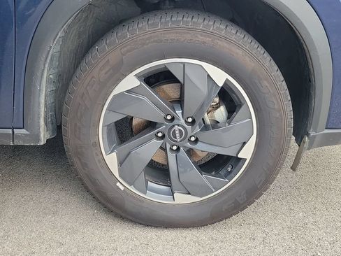 Used 2025 Nissan Rogue SV AWD/4WD image 4
