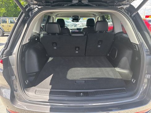 Certified 2023 Jeep Grand Cherokee Limited w/ Black Appearance Package image 15