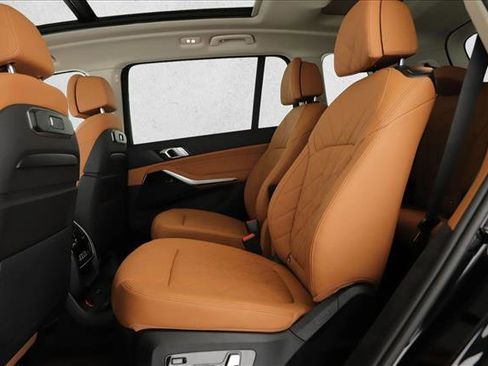 Used 2025 BMW X7 xDrive40i image 17