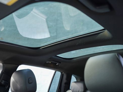 Used 2022 Mercedes-Benz GLB 250 4MATIC w/ Premium Package Lite image 34