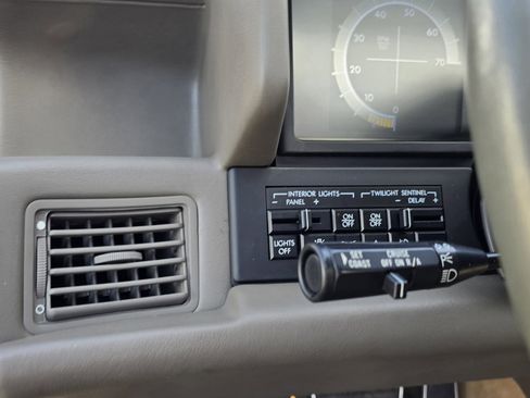 Used 1993 Cadillac Allante image 30