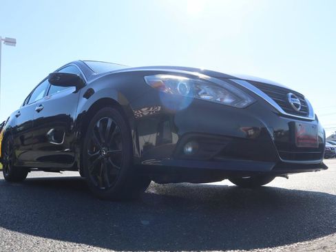 Used 2017 Nissan Altima 2.5 SR w/ Midnight Edition Package FWD image 17