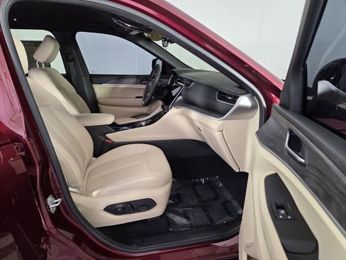 Certified 2025 Jeep Grand Cherokee L Limited w/ Trailer Tow Package image 35