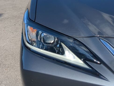Used 2023 Lexus ES 350 w/ Premium Package image 10