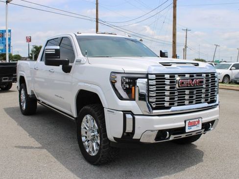 Used 2025 GMC Sierra 2500 Denali w/ Denali Reserve Package AWD/4WD image 3
