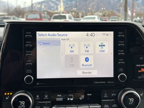 Used 2021 Toyota Highlander XLE image 19