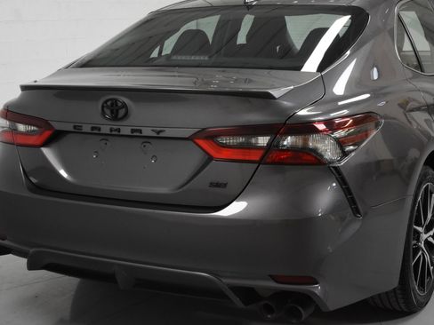 Used 2023 Toyota Camry SE FWD image 3
