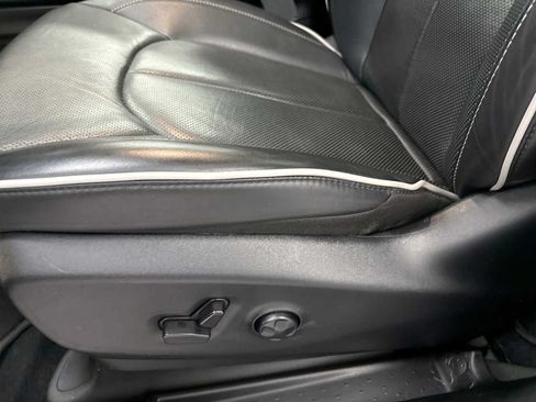 Used 2025 Chrysler Pacifica Limited FWD image 14