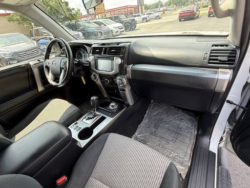Used 2017 Toyota 4Runner SR5 AWD/4WD image 23