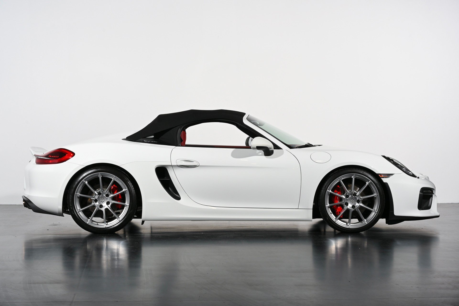 Used 2016 Porsche Boxster Spyder RWD image 29