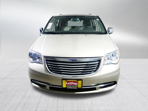 Used 2013 Chrysler Town & Country Touring-L w/ Driver Convenience Group FWD image 2