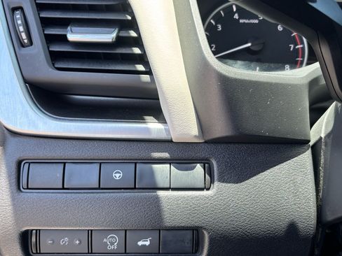 Used 2025 Nissan Rogue SV FWD image 28