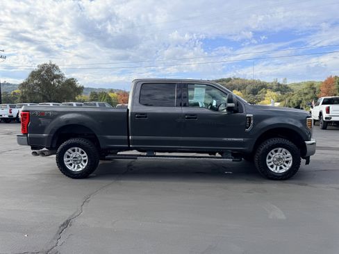 Used 2018 Ford F250 XLT w/ XLT Value Package image 5