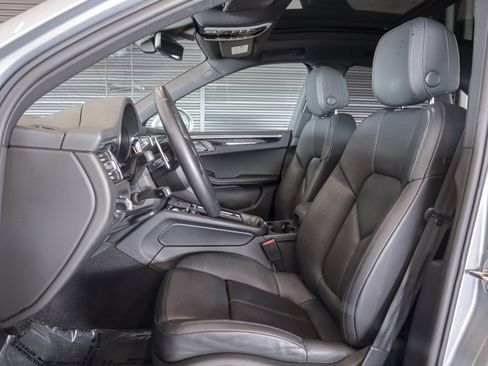 Certified 2023 Porsche Macan AWD/4WD image 5