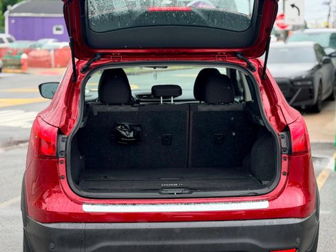Used 2019 Nissan Rogue Sport SV w/ All-Weather Package AWD/4WD image 9