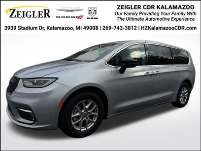 Used 2024 Chrysler Pacifica Touring-L