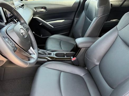 Used 2023 Toyota Corolla Cross XLE w/ Convenience Package FWD image 9