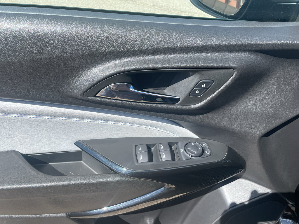 Used 2025 Chevrolet Trax LT FWD image 7