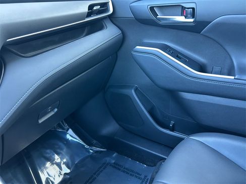 Used 2023 Toyota Highlander XLE image 15