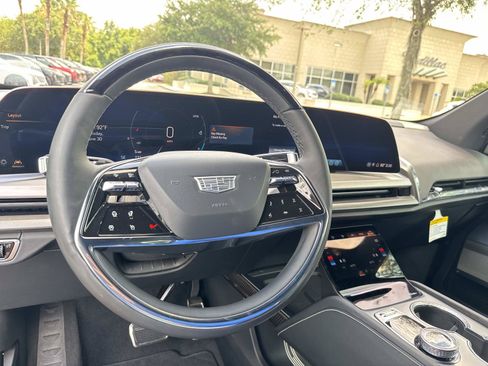 Used 2026 Cadillac Vistiq Luxury AWD/4WD image 16