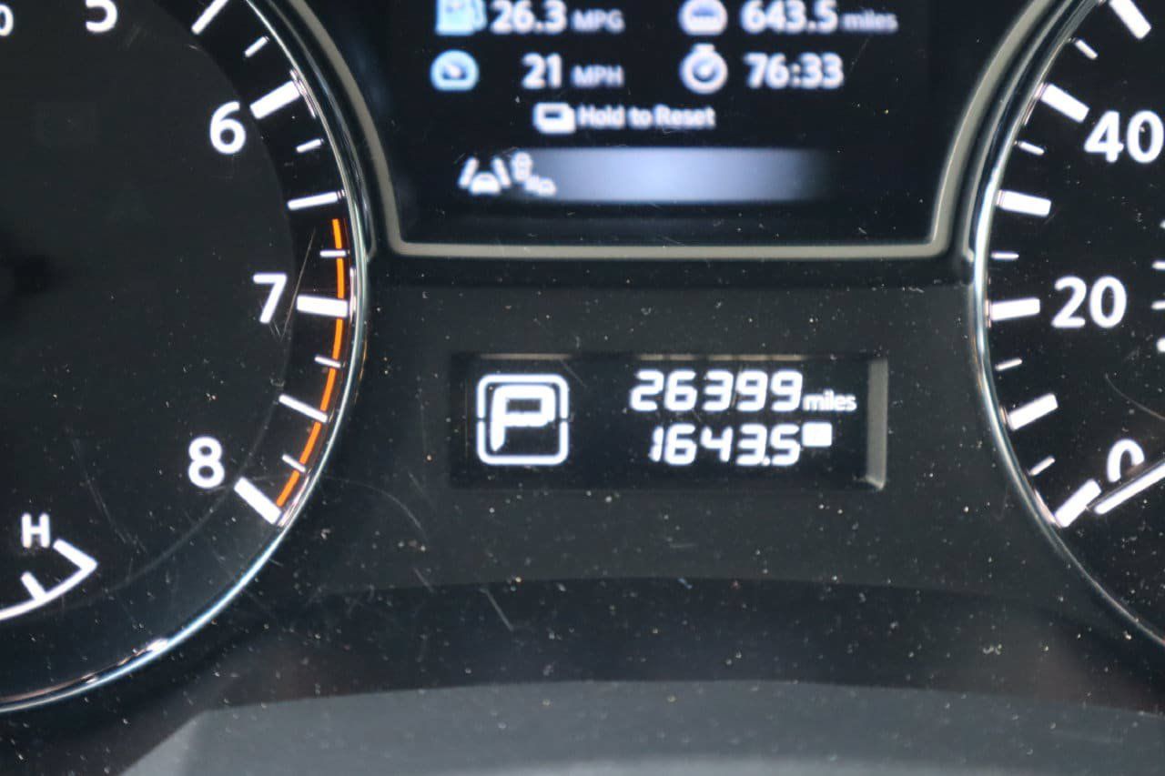 Used 2015 Nissan Altima 2.5 SV w/ Convenience Package FWD image 10