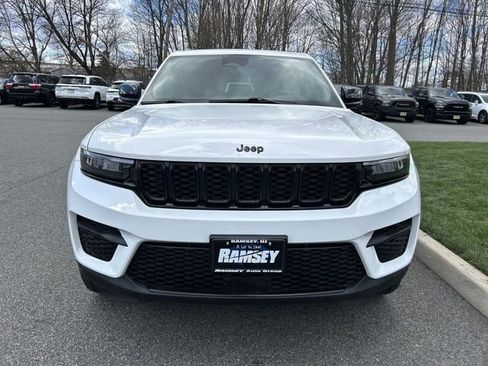 Certified 2023 Jeep Grand Cherokee Altitude image 3